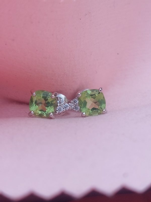 4 carat peridot gemstone pure chandi silver earstuds