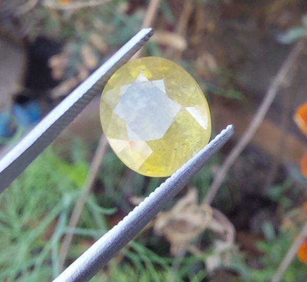 Loose Yellow Sapphire Pukhraj gemstone 6 carat brilliant yellow stone